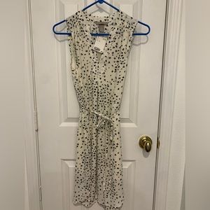 NWT H&M White & Black floral print with tie waste Size 4 (runs small)
